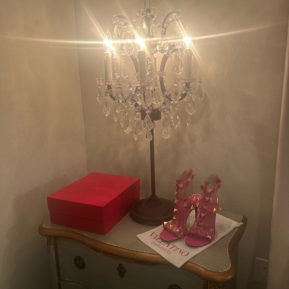 Valentino Garavani Hot Pink and Gold Studded Women's Heels (Worn once) Size 38 - Picture 8 of 8